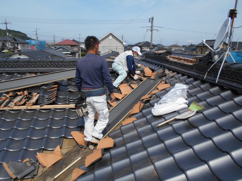 新規の板金(ｶﾞﾙﾊﾞﾆｳﾑ)を施工します！！