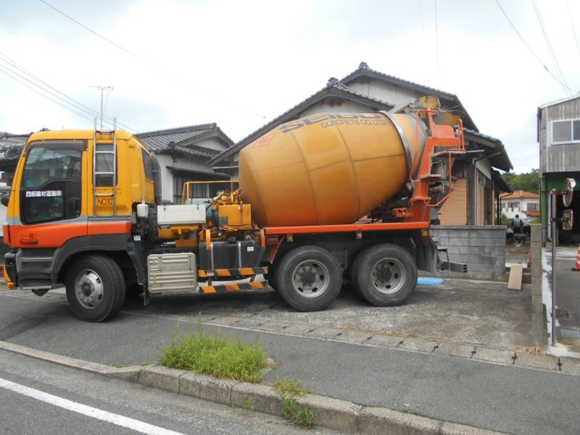 生コン車の到着です！！