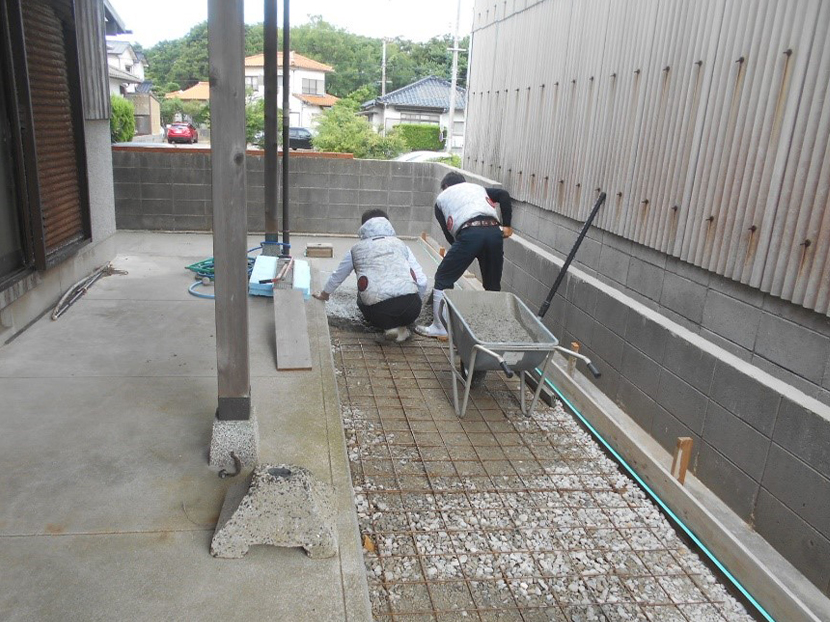 順次生コンを打って行きます！！