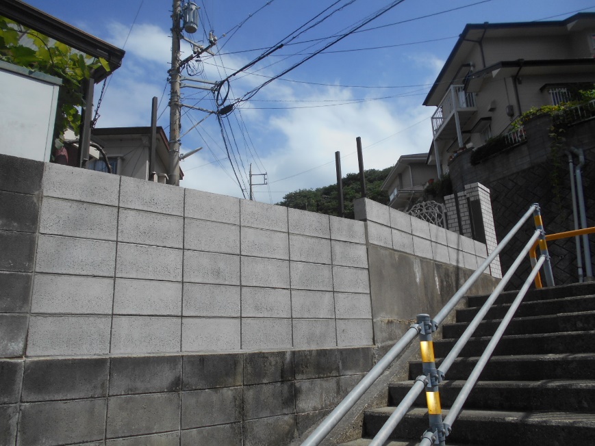 階段通路の下から見る！！