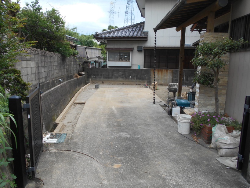 土砂の鋤取りから整地までが完了しました！！