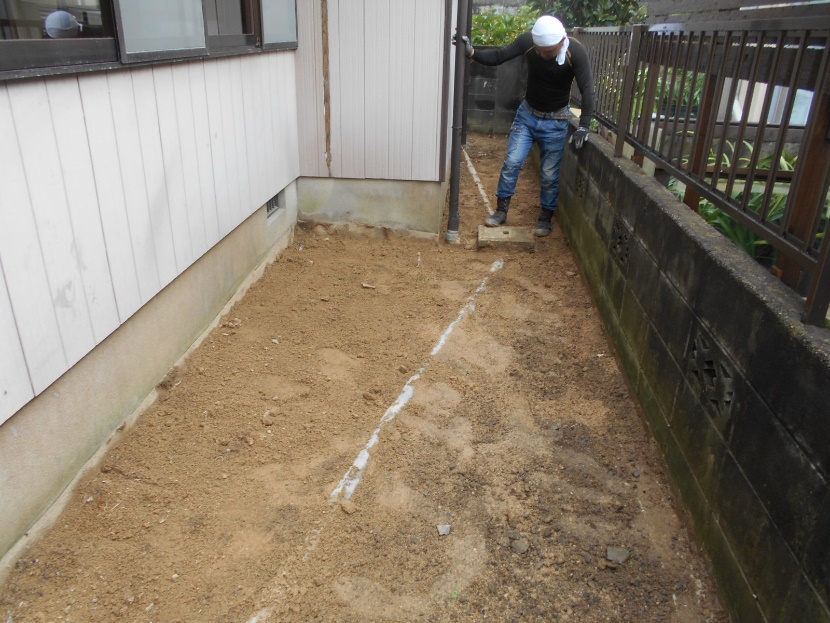 余分な土砂を鋤取り、整地しました！！