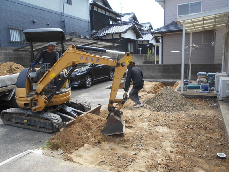 土砂の鋤取りをします！！