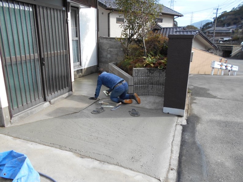 コテで押えて仕上げます！！