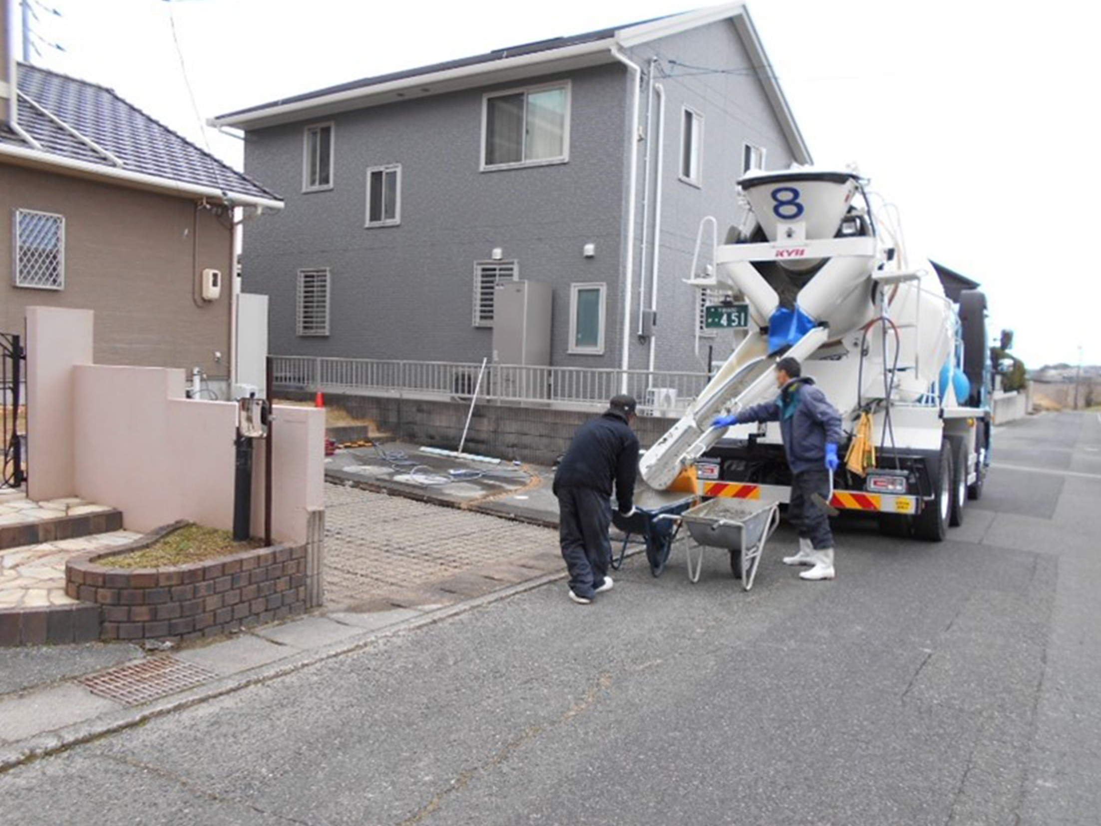 生コン車の到着です！！