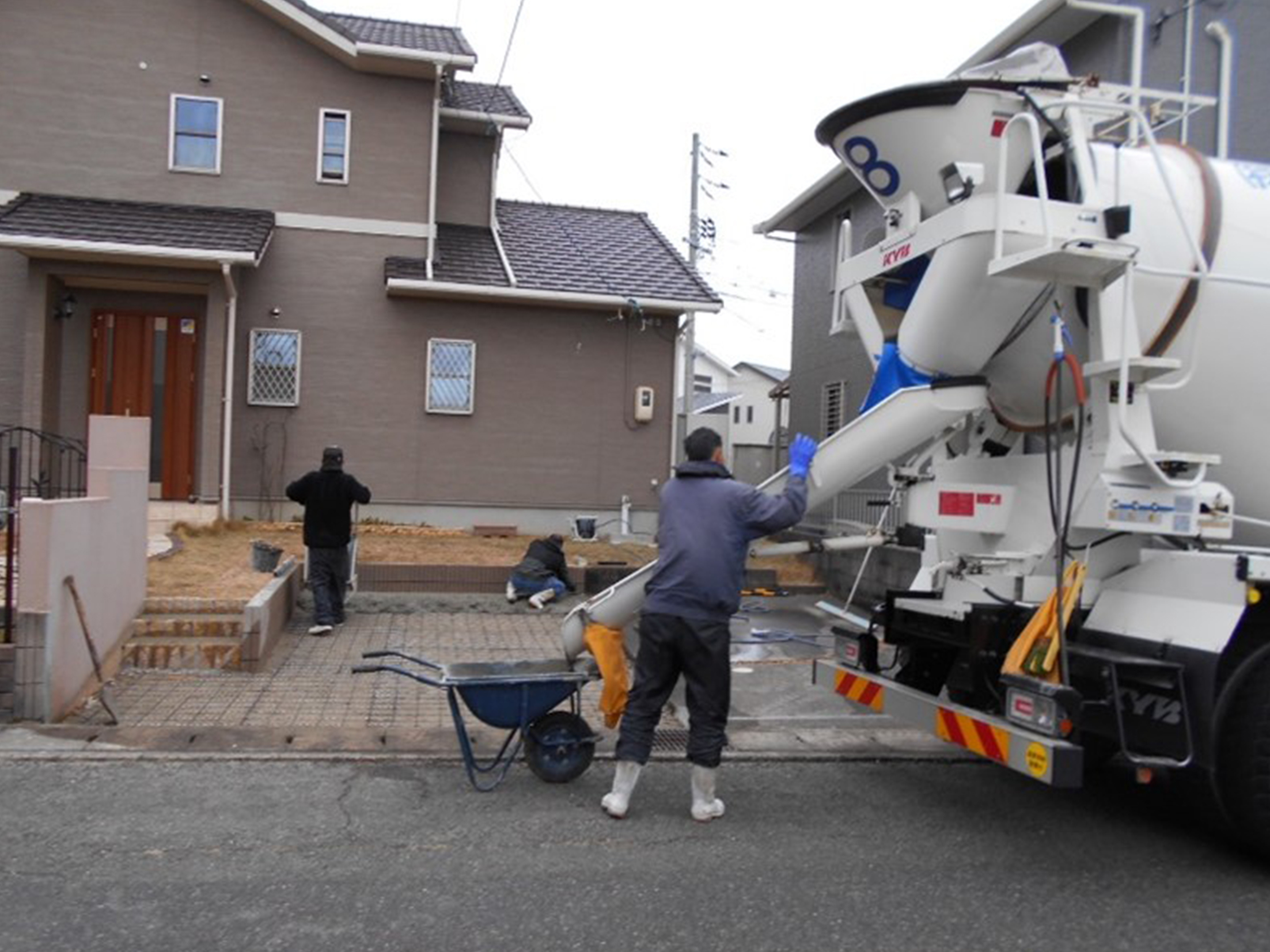 道路から直なので作業が進みます！！