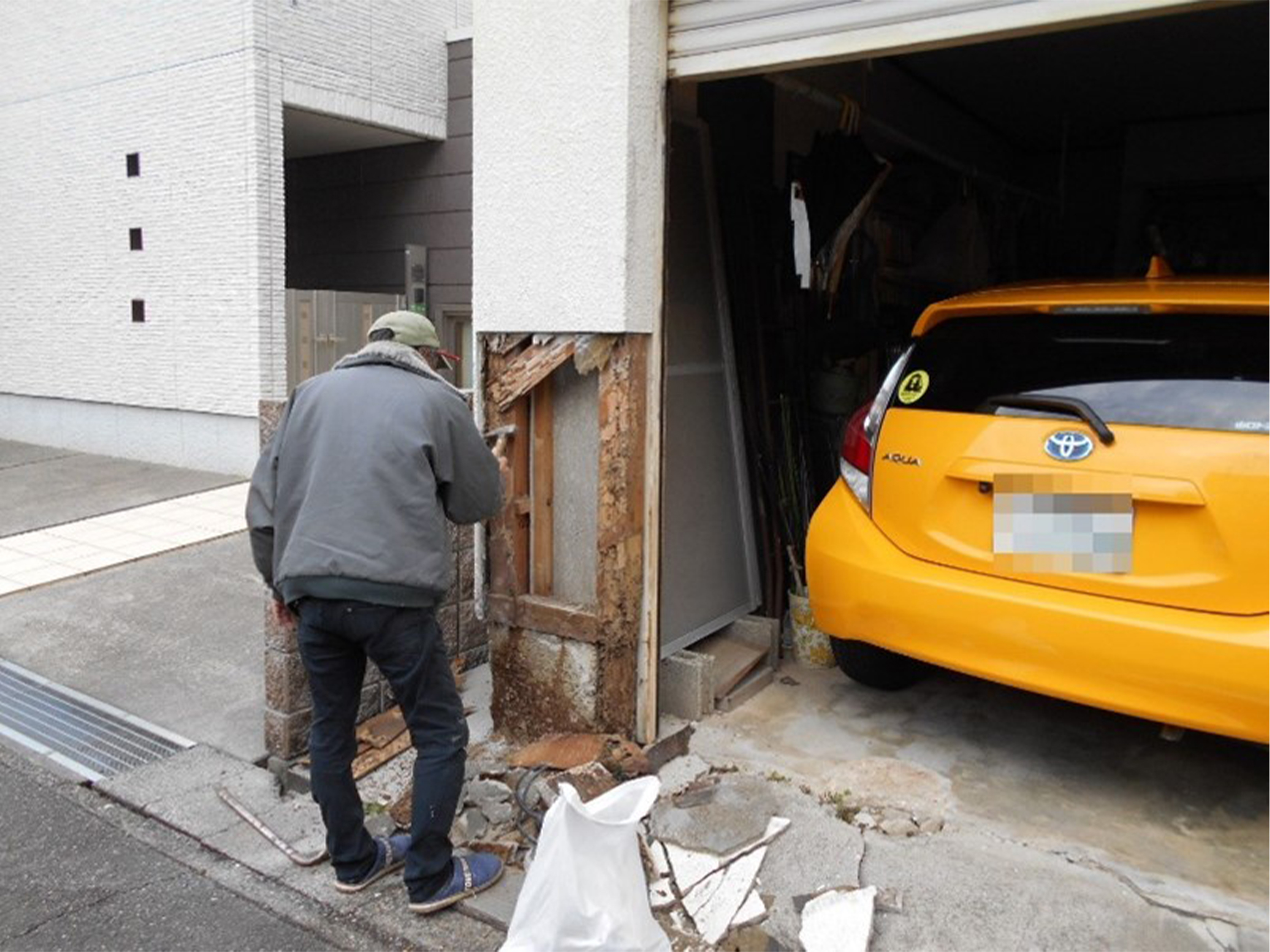 補修部分を解体しました！！(シロアリ被害で下地の板はボロボロです）