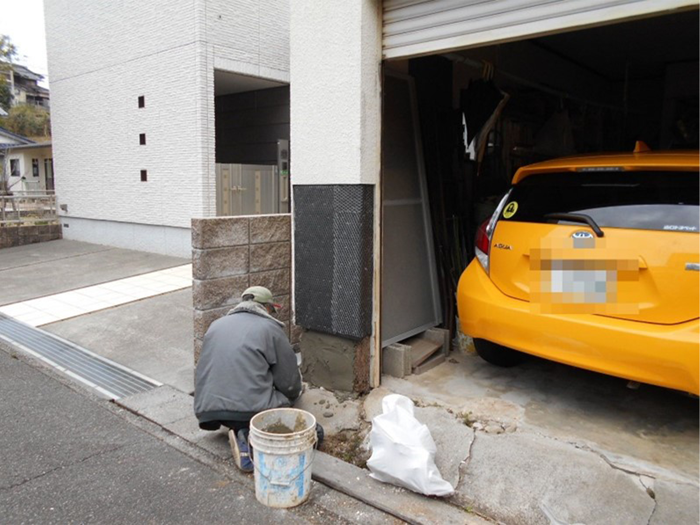 ラス網を貼り仕上げのモルタルを塗ります！！