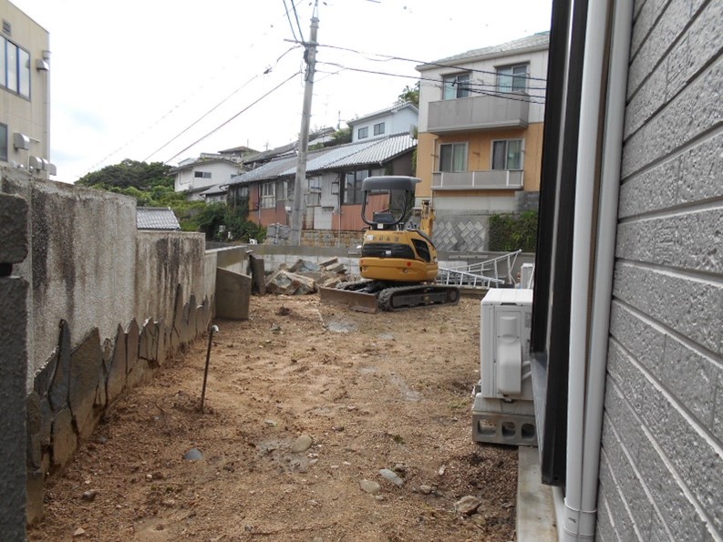 お庭の木の伐採と伐根が完了しました!!