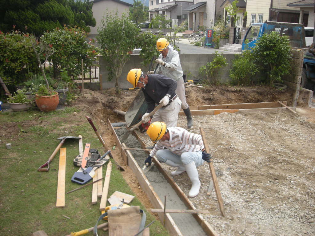 型枠に生コン施工