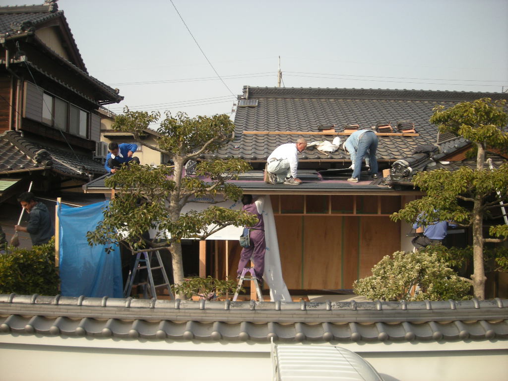 屋根コロニアル瓦施工