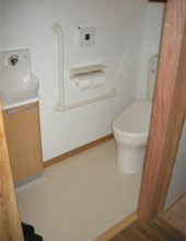 建具取付け前のトイレ内部